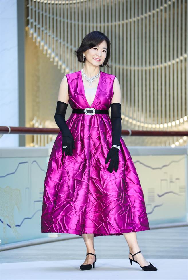林青霞返台为精品品牌台北101旗舰店开幕剪彩，女神气场震慑全场。（罗永铭摄）