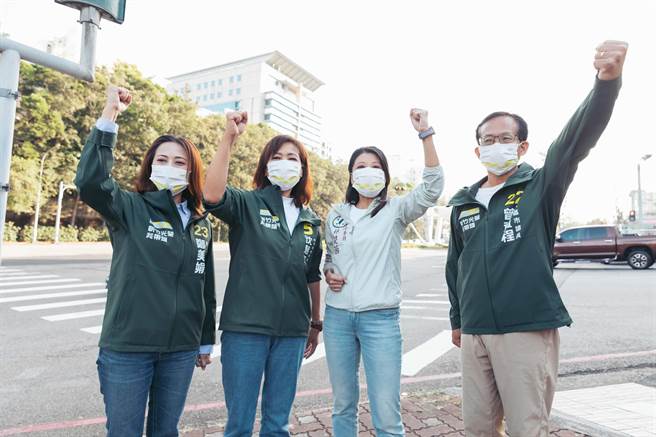 立委林楚茵（右二）今天前来力挺沈慧虹（左二）。（沈慧虹竞办提供／陈育贤新竹传真）