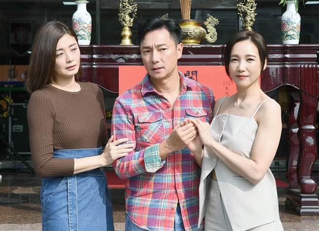 夏如芝（左起） 谢祖武、 张本渝将在第二季继续纠缠。（华视提供）