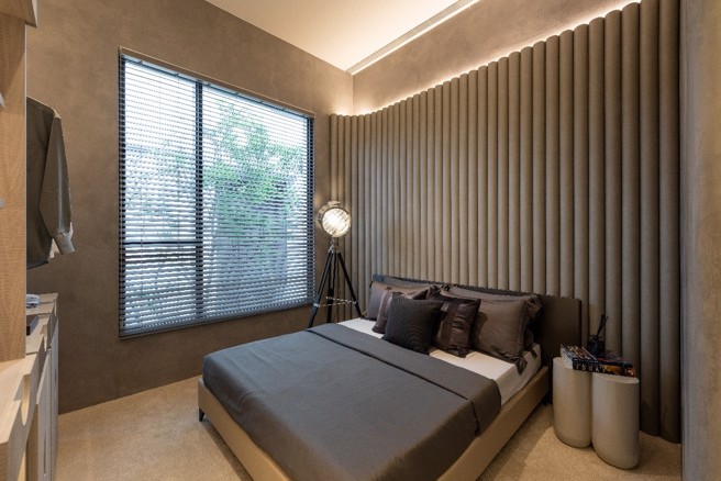 「新濠漾II-纽约公园」3米6挑高与梁柱外移设计，实现採光良好的通透空间感，适合3代同堂的刚性需求者。(图/新濠建设)