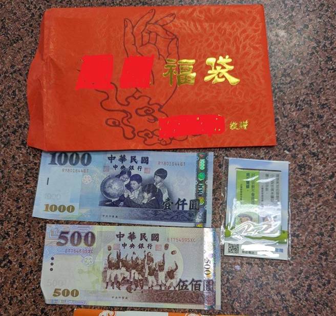 台中地检署与警方日前查获大甲区洪姓里长于其住处兼竞选办公室等5处地点，搜索查扣1500元红包。（台中地检署提供／张妍溱台中传真）