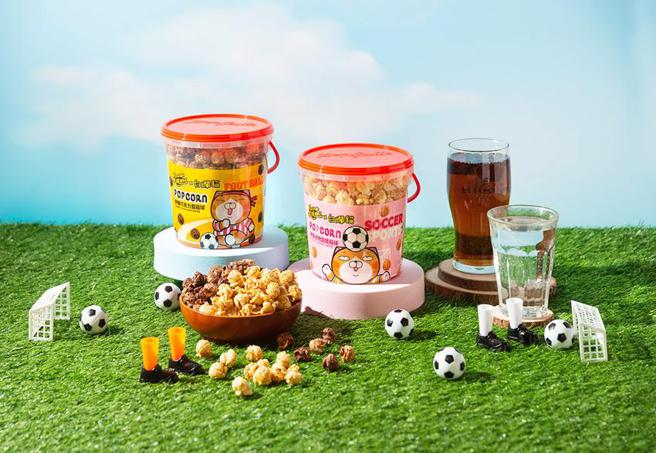 （抢世足商机，卡滋爆米花推「足球限定组」与「欢乐分享箱」即。图／卡滋爆米花）