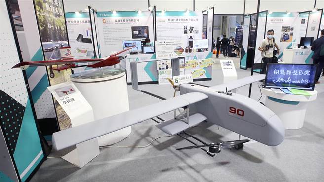 「2022 Meet Taipei 创新创业嘉年华」开幕，近来讨论度极高的无人机是展场焦点。（范扬光摄）