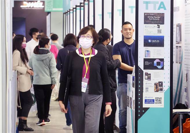 「2022 Meet Taipei 创新创业嘉年华」开幕，近500间新创、企业、政府、加速器与研究机构单位参展。（范扬光摄）