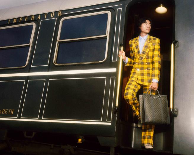 Gucci假日禮讚系列大片展示Gucci Valigeria系列各式行李箱、袋。（Gucci提供）
