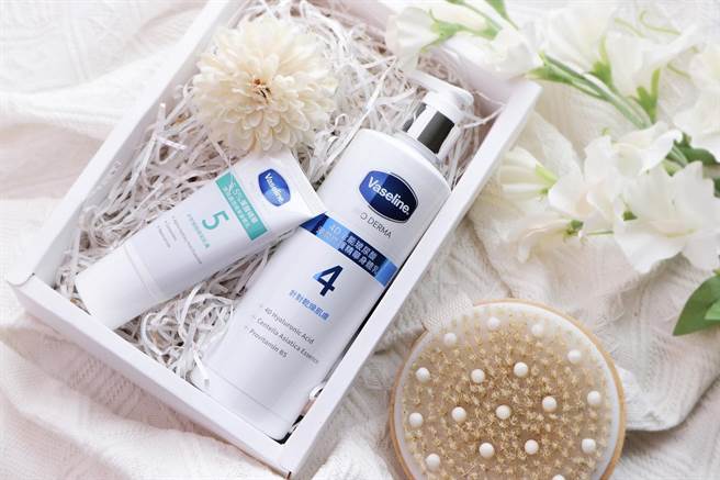 「小资星光夜」住房专案，每晚3100元起赠送凡士林护肤礼盒组。(板桥凯撒大饭店提供)