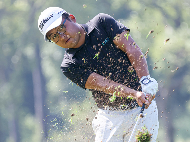 苙亿高球公开赛第三回合，刘严鸿打出单日最低杆64杆，以总成绩198杆暂并列领先。（TPGA提供）