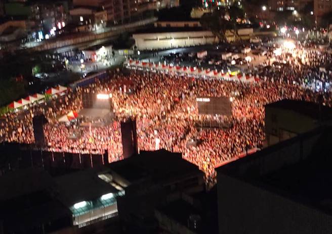 国民党基隆市长候选人谢国梁今（17）日晚在基隆举行造势晚会。（图／读者提供）