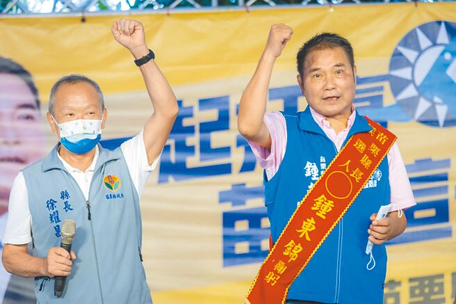 對於傳出對手太太前往徐耀昌感恩餐敘活動現場掀波，鍾東錦16日表示感到遺憾，同時也請對手不要故意引起爭端。（鍾東錦競選總部提供／李京昇苗栗傳真）
