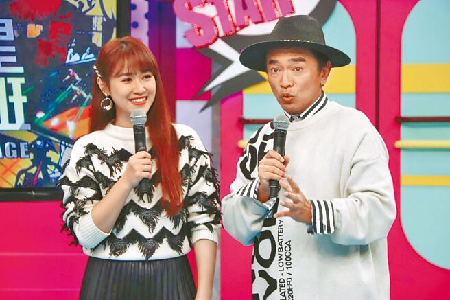 Sandy吴姗儒（左）幼稚园时曾遭老师关在顶楼，吴宗宪对此相当生气。（中天综合台提供）