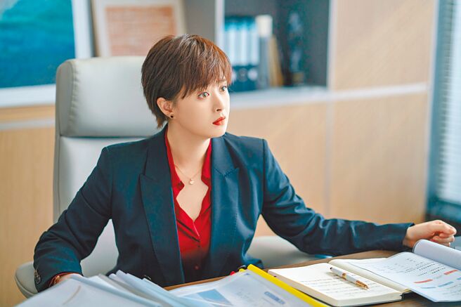 蒋欣在剧中为工作牺牲亲子时光。(中天娱乐台提供)