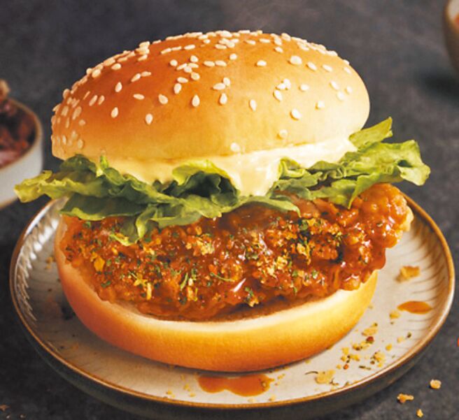 肯德基「青花椒香麻口卡啦鸡腿堡」香麻带劲，个人独享餐145元。　（摘自肯德基官网）