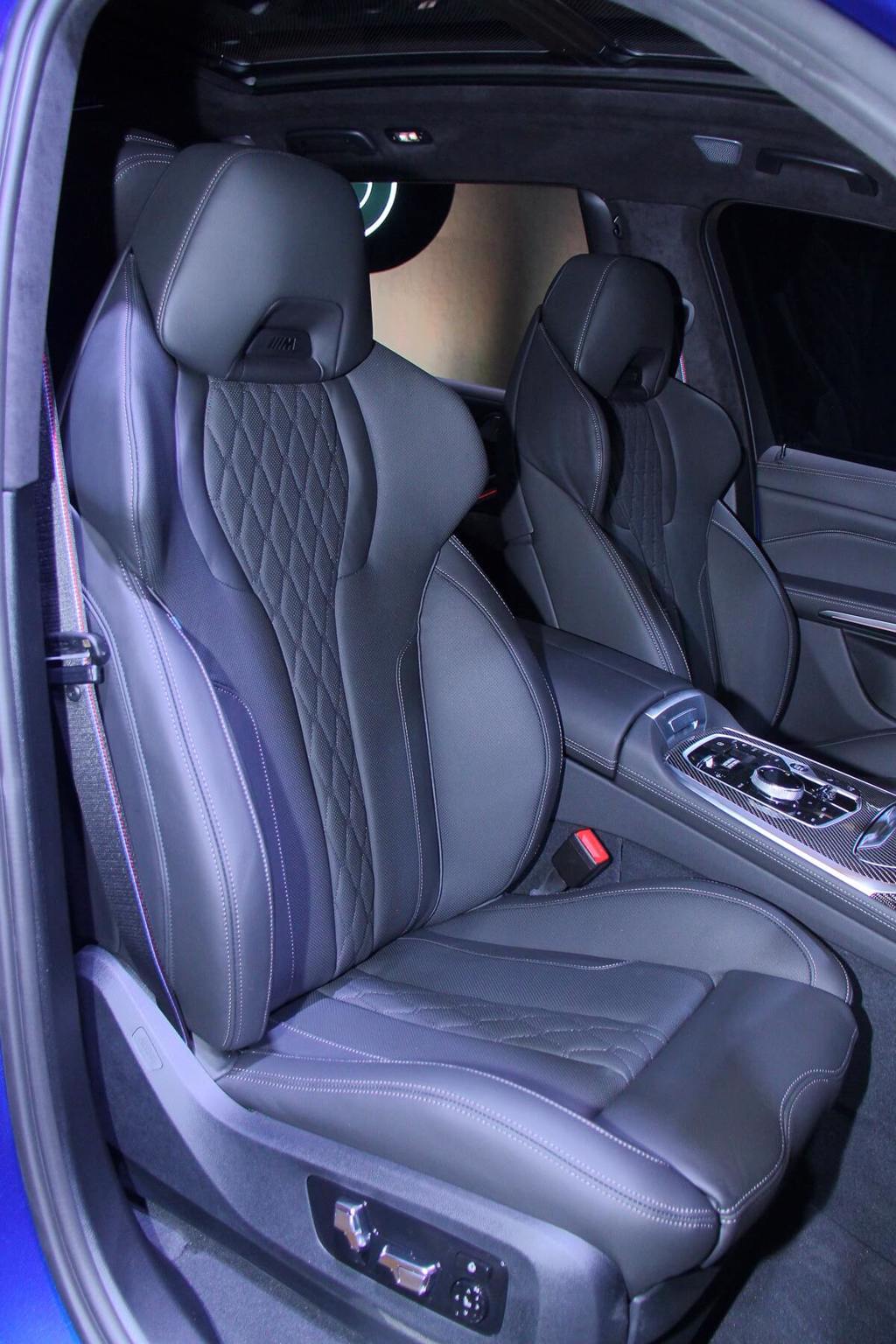 MW Individual Merino美利奴加長真皮內飾的三維絎縫和表面穿孔進一步提高了座椅的舒適度。  (圖/CarStuff)
