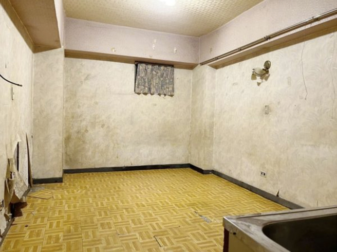 北市中山區一間9坪套房出售，僅要價450萬，網友看到屋況後紛紛卻步。(圖／翻攝自大台北租屋網 房東盡量PO臉書)