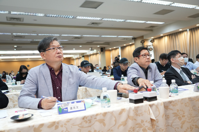 图／20X23天使选秀会今年也特别新增「按灯环节」，每队Pitch完评审直接亮灯是否过关，以活泼有趣的方式为Demo Day增加「亮点」。