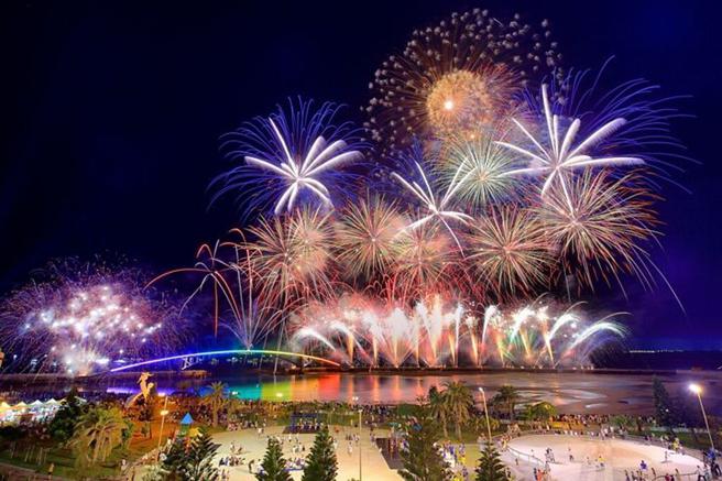 ▲澎湖国际海上花火节歷久弥新。(摄影／徐鸿恩)　图：澎湖县政府旅游处观光促进科／提供