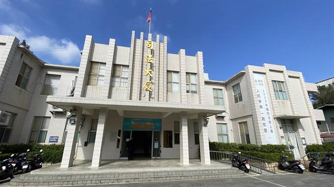 金门地检署近期查出，金门县某区李姓镇民代表候选人及杨姓里长候选人，本月间在选区外设宴无偿以每桌价值3000元左右之餐食，招待选区内有投票权之人数十人，讯后交保饬回。（本报资料照片）