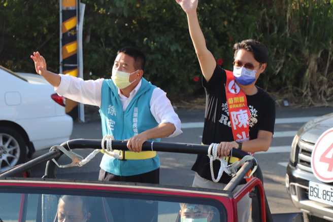 民进党苗栗县长候选人徐定祯（左）。（图／取自徐定祯脸书）
