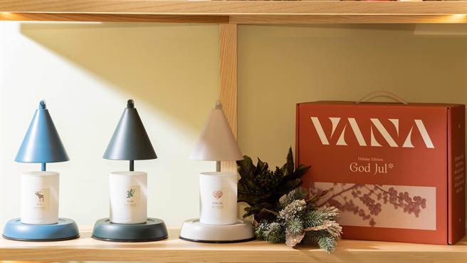 圣诞限定包装，几何款圣诞暖灯礼盒。（VAVA提供）