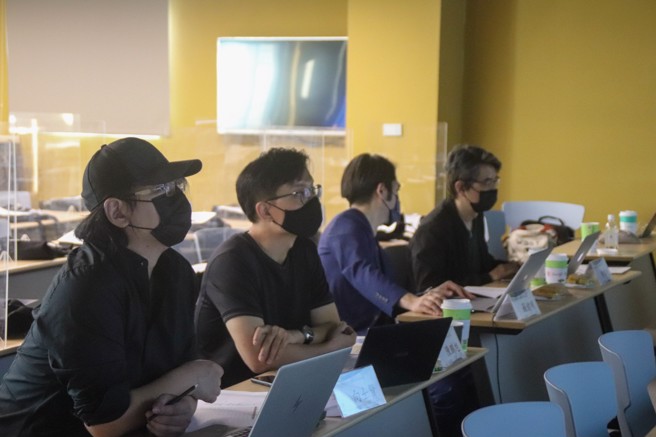 本次初赛评委，左1向士贤设计总监、左2陈鹏旭主持设计师、左3苏健明设计总监、左4陈鹤元负责人。(摄/刘于瑄)