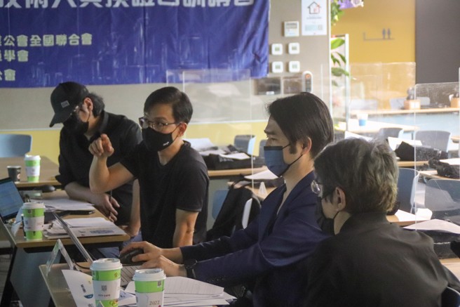 本届参赛作品近百件，总类多元，不是仅局限在居家装修，其中也包含办公室或是接待会馆等不同类型场域的室内装修设计作品。(摄/景义婷)