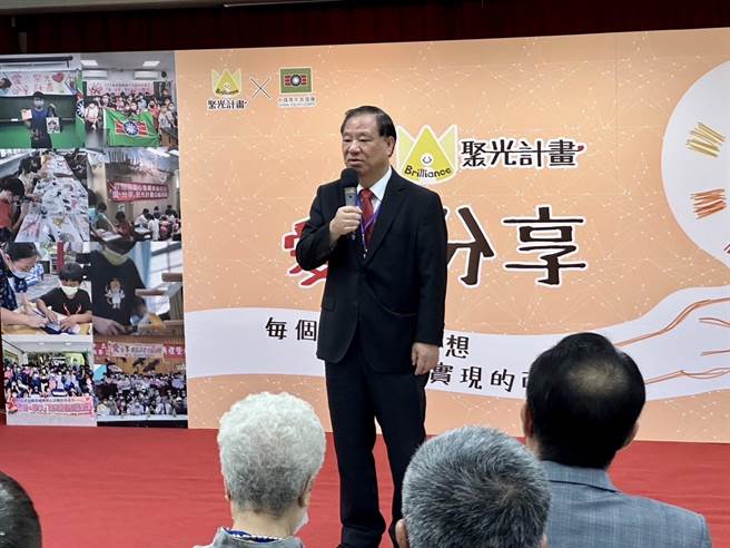 救国团18日在剑潭青年活动中心举办「爱‧分享」聚光计画公益分享活动，救国团主任葛永光特别感谢社会各界及善心人士发挥大爱，与救国团一起成就国家与社会的善因与善果。（救国团提供／张立勋台北传真）