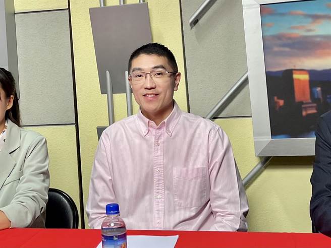 国民党基隆市长候选人谢国梁说，基隆市府意图遮蔽忽视弱势族群的事实。（谢国梁竞总提供／张志康基隆传真）