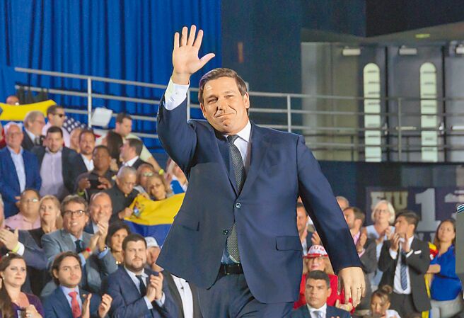 美国佛州州长德桑提斯在期中选举后声势上涨，面对媒体问及共和党可能发生的「内战」，他要大家「放轻松」，但并未否认日后可能与川普竞争。（摘自佛州州长官网）