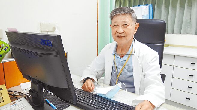 人稱周爸的周紘志醫師看診無數，遇病患送禮完全不打開直送政風部門。（部東醫院提供／蔡旻妤台東傳真）