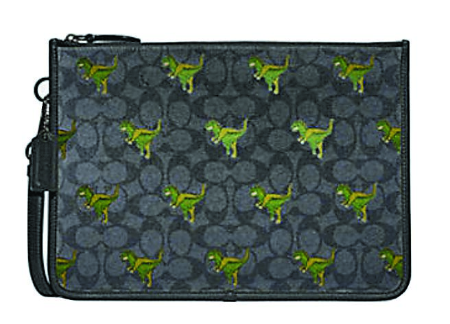 COACH CHARTER经典SIGNATURE帆布与Rexy恐龙印花手包，1万1800元。（摘自COACH官网）