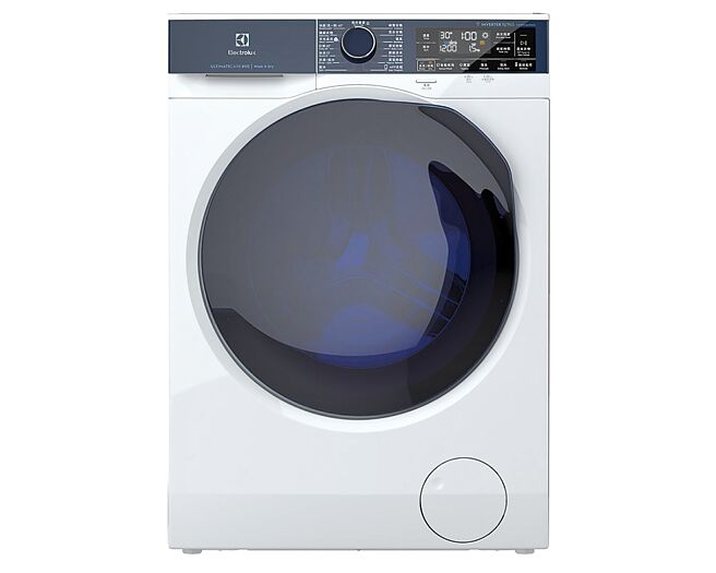 SOGO復兴馆ELECTROLUX极净呵护系列UltimateCare800洗脱烘洗衣机11公斤／7公斤，原价5万6900元，特价4万4900元，赠专用抽屉底座＋伊莱克斯烤箱。（SOGO提供）