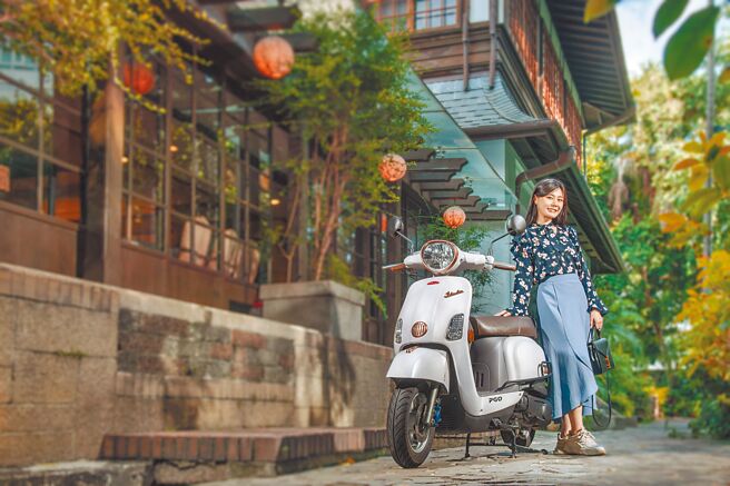 PGO J-bubu 115融和智慧科技，並配備STOP & GO引擎怠速啟動系統，創造省油低碳好生活。（PGO提供）