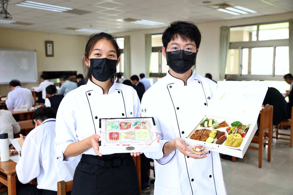 由健康與創意蔬食產業學系的學生上午特別料理設計的美味餐盒。（圖/佛光大學提供）
