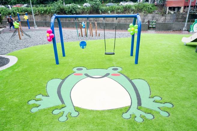 新店区最新完工，具有特色自然生态的青潭公园「探险青蛙」主题游戏场。（景观处提供）