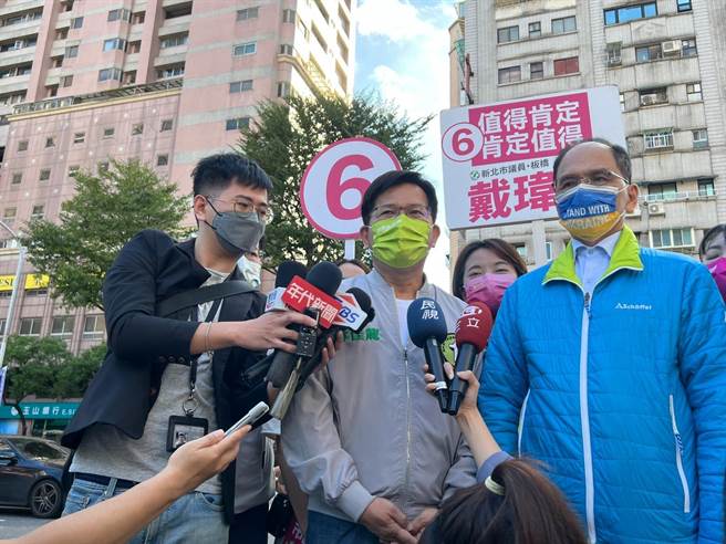 林佳龙今天受访时仍不满表示，申请路权过程中看到官僚作风。（李奇叡摄）