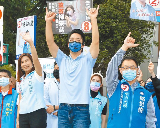 蔣萬安何時請辭立委？ 中選會：16日收到立法院通知。圖為蔣萬安（前中）「台北找（早）安」活動。（本報資料照）