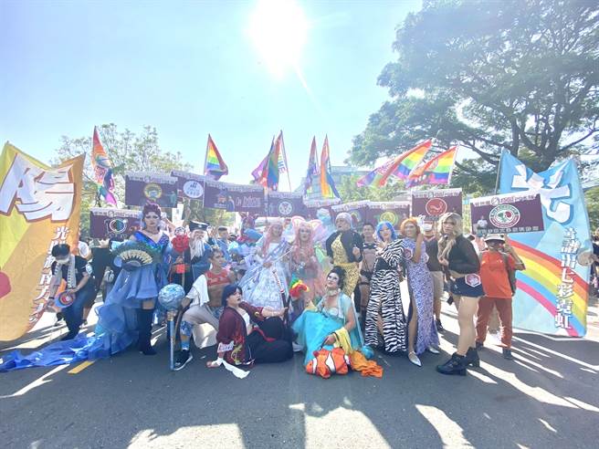 第13届高雄同志大游行19日盛大举办。（杨舒婷摄)