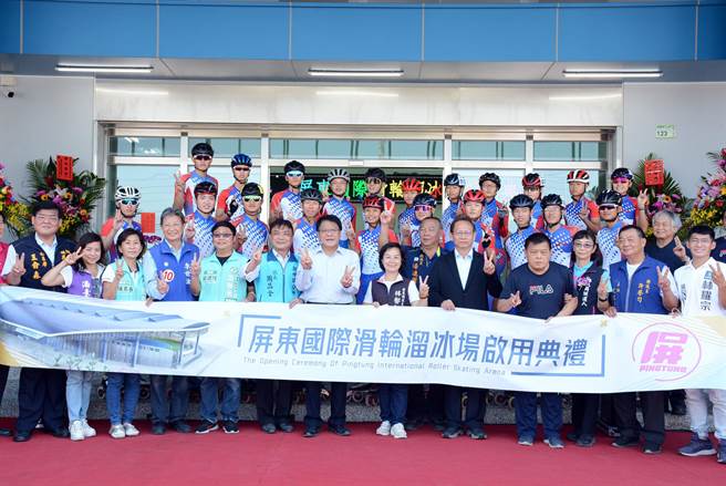 屏东国际滑轮溜冰场19日完工启用，里头可容纳逾1000名观眾进场观赛。（林和生摄）
