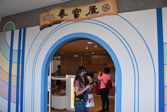 竹南鎮照南國小將老圖書館重新整修一新，並命名為「尋寶屋」。（謝明俊攝）