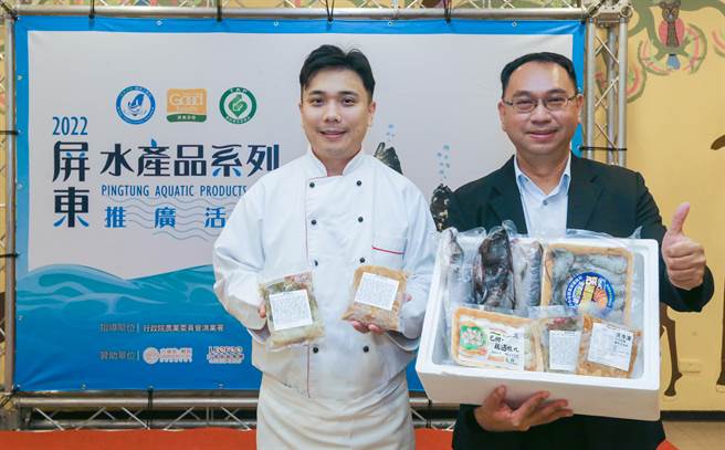 屏东县政府极力推广屏东在地优质水产品，特别与六福集团合作，活动以加购方式外带主厨自制石斑鱼冷冻料理包（酸菜口味或麻婆豆腐口味2选1）。（陈麒全摄）