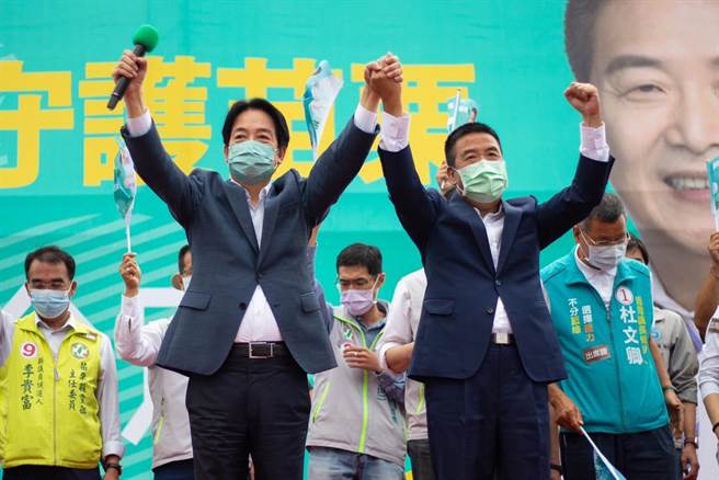 民進黨苗栗縣長候選人徐定禎19日下午在苗栗市玉清宮造勢大會，副總統賴清德到場加持。（徐定禎競總提供／謝明俊苗栗傳真）