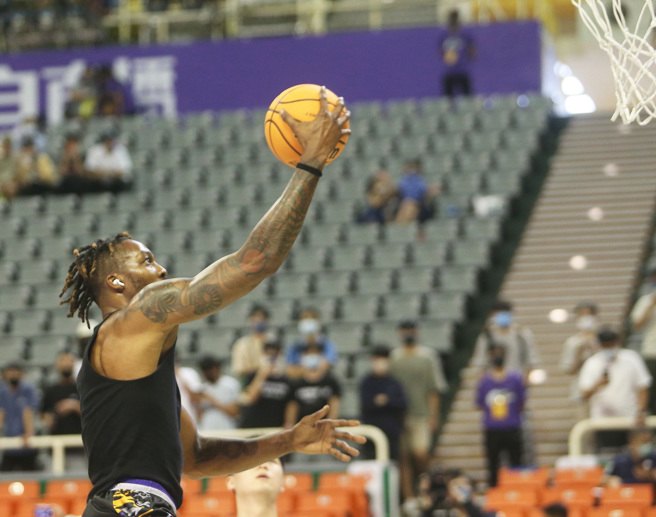 魔獸以一次禁區強切，進帳來台第1分。（陳怡誠攝）