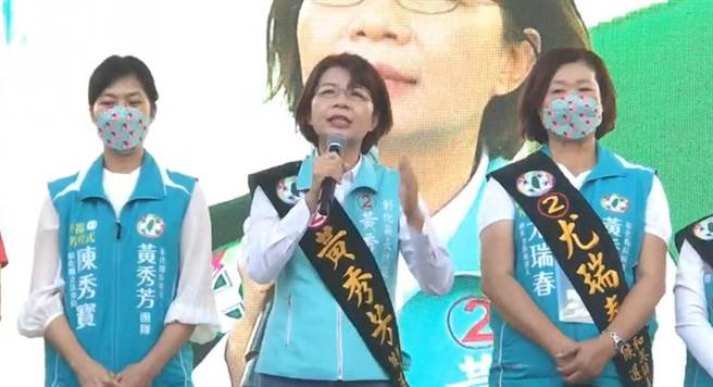 黄秀芳再次承诺恢復369敬老礼金，全面发放，并提出产业3支箭。（吴敏菁摄）