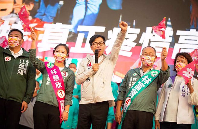 無黨籍高雄市議員候選人李柏融、王文心及醫師蘇偉碩21日正式告發，高雄市長陳其邁在選舉公報上自稱「長庚醫院醫師」為不實經歷，涉嫌違反選罷法第104條，最高可處5年以下有期徒刑。（資料照／袁庭堯攝）