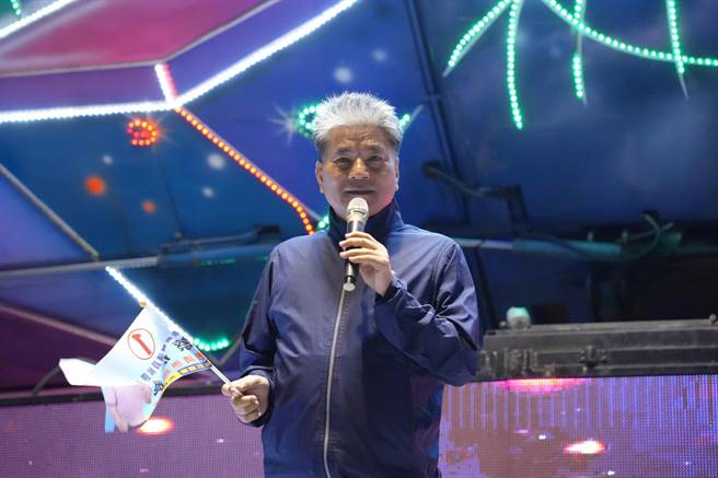 前内政部长李鸿源说，只要王育敏当选，他会协助执行荷兰村治水计画。（王育敏竞选总部提供／吕妍庭嘉义传真）