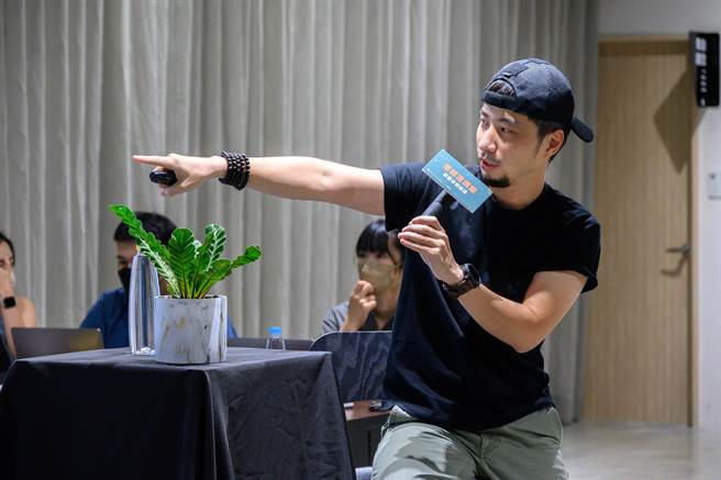 分享會特邀超認真少年-阿仔師分享創業經驗。（柯宗緯翻攝）