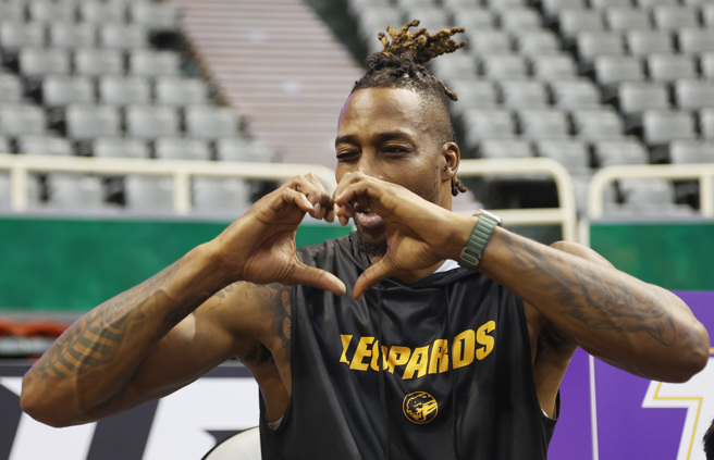 霍华德来台，掀起台湾一股「魔兽旋风」。(中央社)