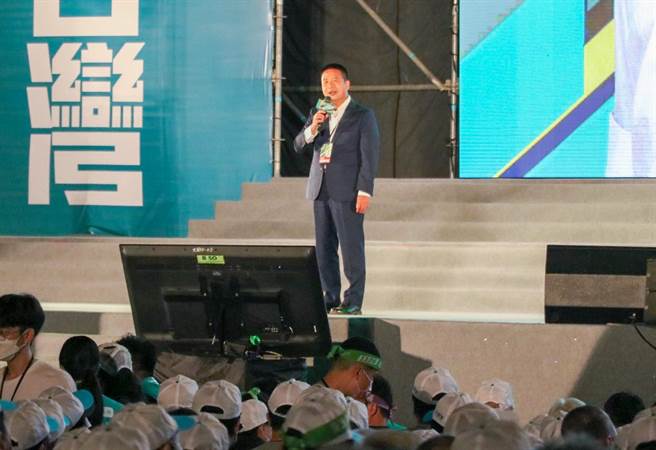 民进党苗栗县长候选人徐定祯自称是新国民岳父，他强调，苗栗72年来没有政党轮替，县议会没有删过县政府一毛钱，一党执政的结果，苗栗县财政破产。（张亦惠摄）