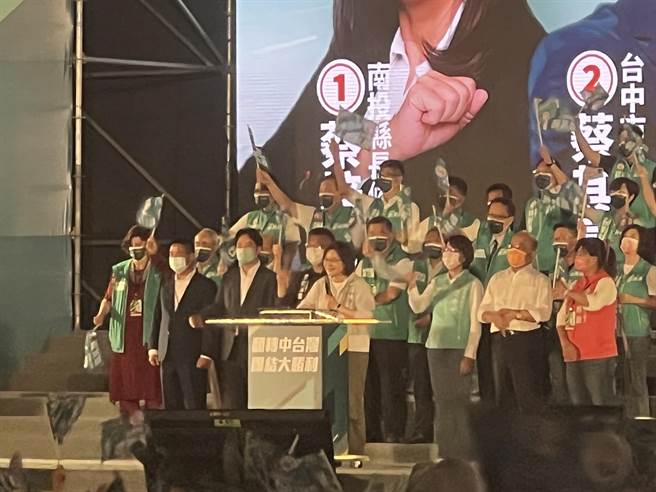 蔡英文總統南下為中部4縣市民進黨候選人站台。（林欣儀攝）