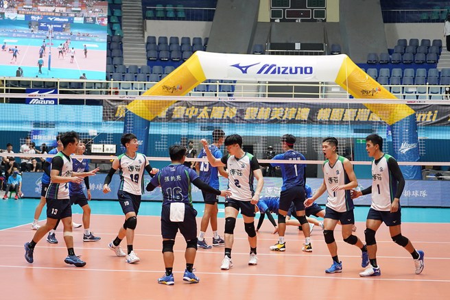 連莊球員在得分之後在場中慶祝。(中華排協提供)